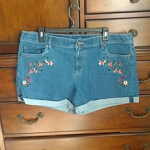 Embroidered loft shorts